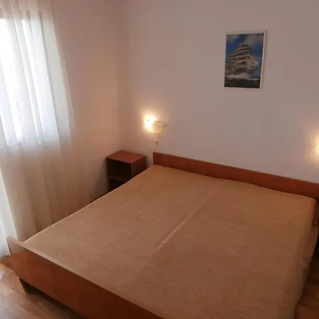 Apartment Mit Balkon Und Meerblick